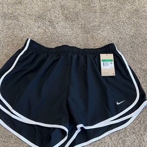 Women’s Nike dri fit size XL new with tags